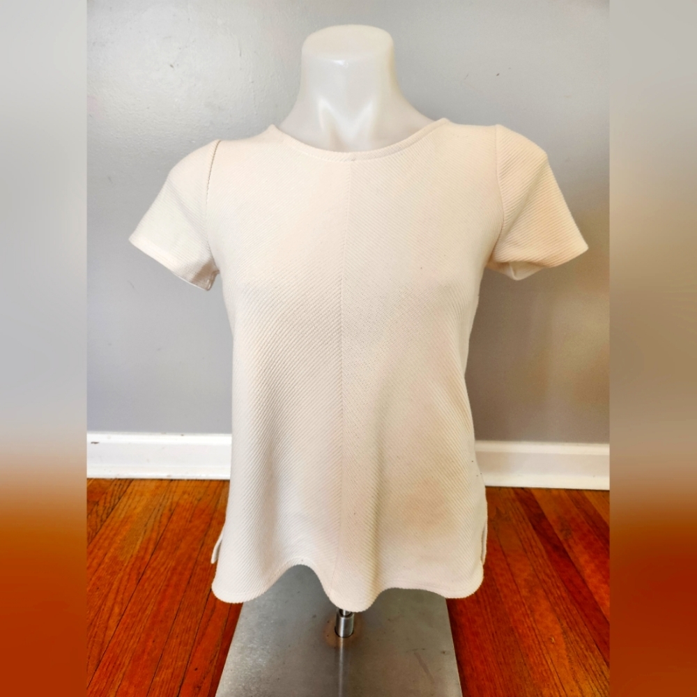WHBM Ecru textured T-shirt with gold zip XXS